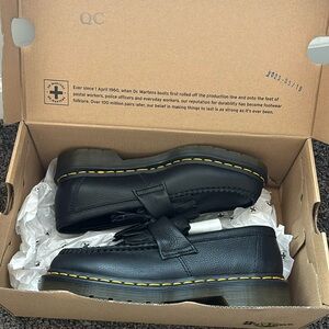 Dr martens women’s black Adrian new!